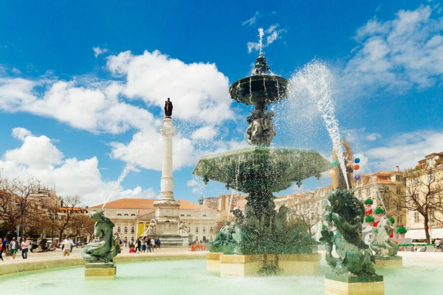 Lisbon: Private Tour with Locals – Highlights & Hidden Gems - The included local drink/tasting: small stop, big payoff