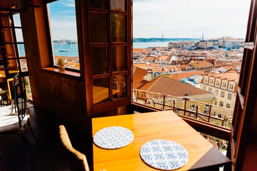 Lisbon: Private Tour with Locals – Highlights & Hidden Gems - Pacing and practical tips so you don’t waste energy