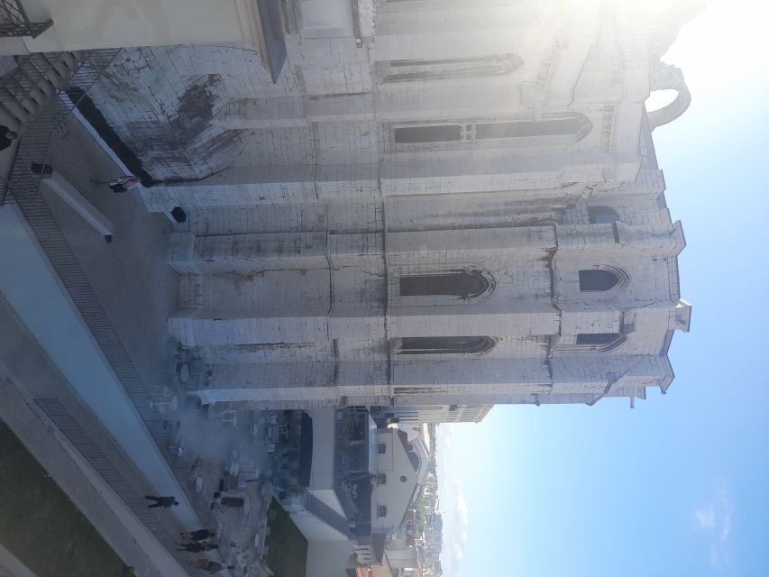 Lisbon: Private Tuk-Tuk Tour for 2 hours - São Vicente de Fora and Santa Engracia: religious sites with real personality
