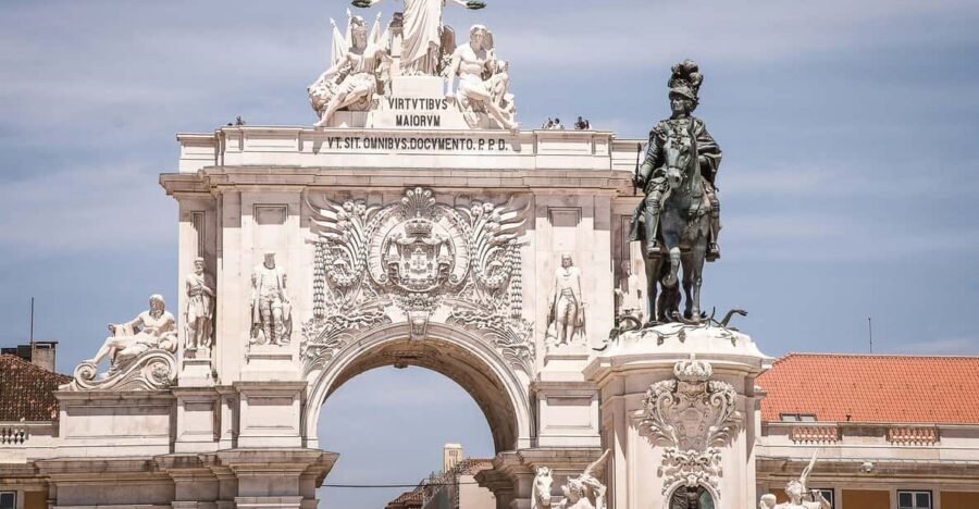 Lisbon: Private TukTuk Tour - Praça do Comércio and the cruise port: Lisbon’s big, open welcome