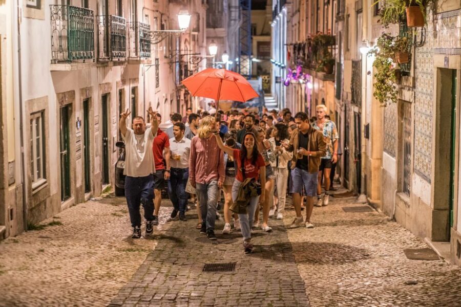 Lisbon: Pub Crawl with Open Bar and VIP Club Entry - Meeting at Praça Luís de Camões and How the Night Flows