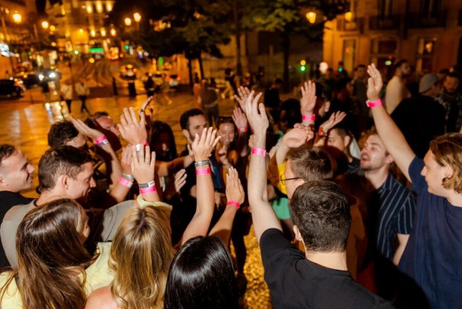 Lisbon: Pub Crawl with Open Bar, Shots & VIP Club Entry - Dress code and entry rules: don’t lose time at the door