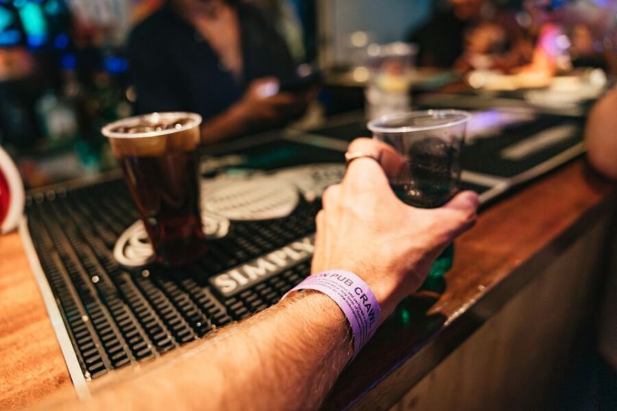 Lisbon: Pub Crawl with Open Bar, Shots & VIP Club Entry - Pink Street: the drinking games moment