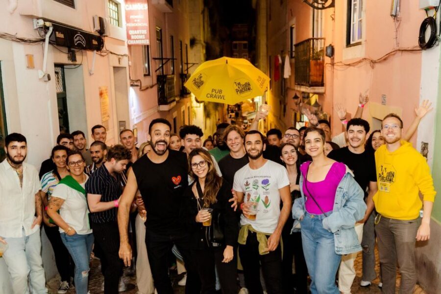 Lisbon: Pub Crawl with Open Bar, Shots & VIP Club Entry - Cais do Sodré: the finale and the VIP club push