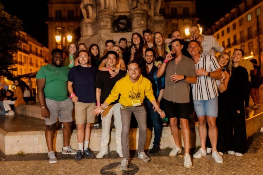 Lisbon: Pub Crawl with Open Bar, Shots & VIP Club Entry - The guide: safety, group energy, and keeping people connected
