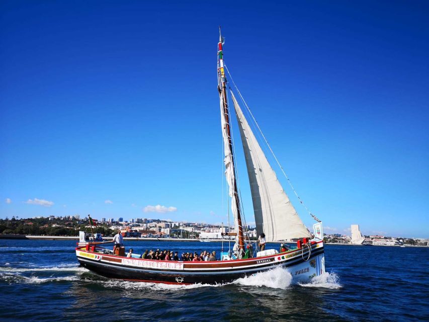 Lisbon: River Tagus Sightseeing Cruise in Traditional Vessel - Live guiding in English, Spanish, Portuguese, and French