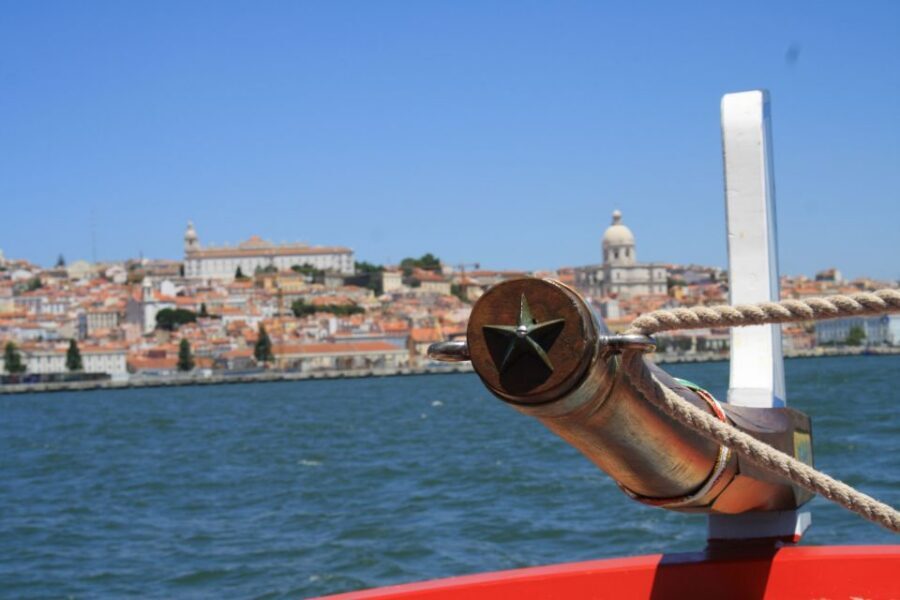 Lisbon: River Tagus Sightseeing Cruise in Traditional Vessel - Comfort, timing, and what to wear when the wind shows up