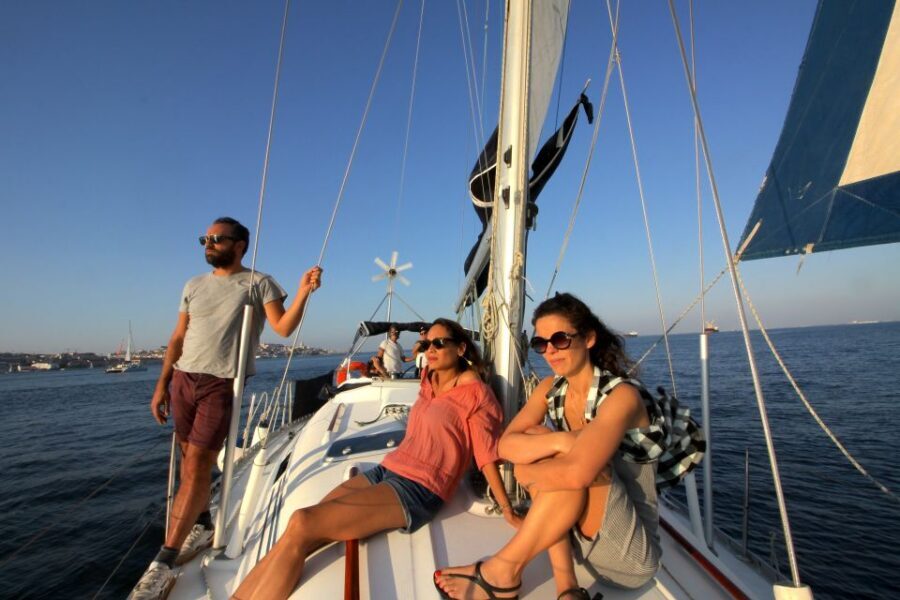 Lisbon: Sailing Tour with Wine and Snacks - Key things that make this sailing tour worth your time