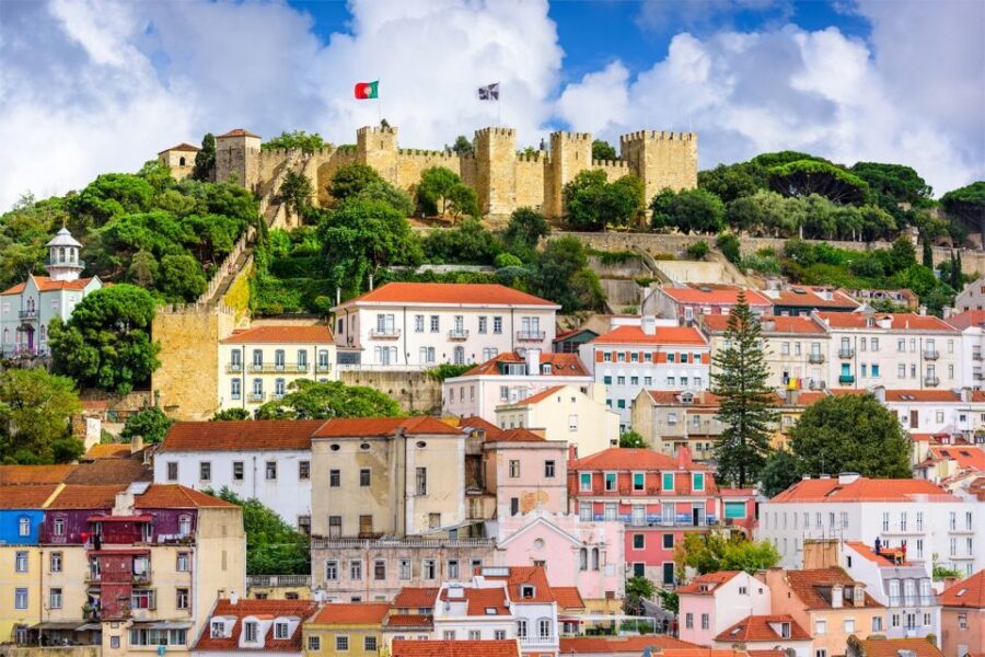 Lisbon: Saint George's Castle Entry Ticket and Guided Visit - Entering São Jorge Castle with a ticket and a guide
