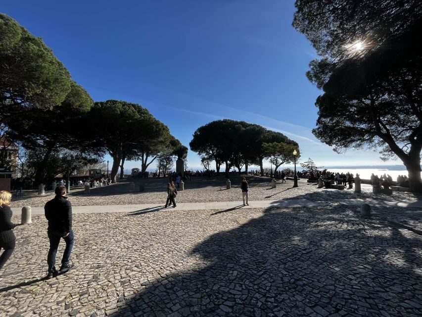 Lisbon: Saint George's Castle Entry Ticket and Guided Visit - Panoramas from the highest hill: Lisbon and the Tagus