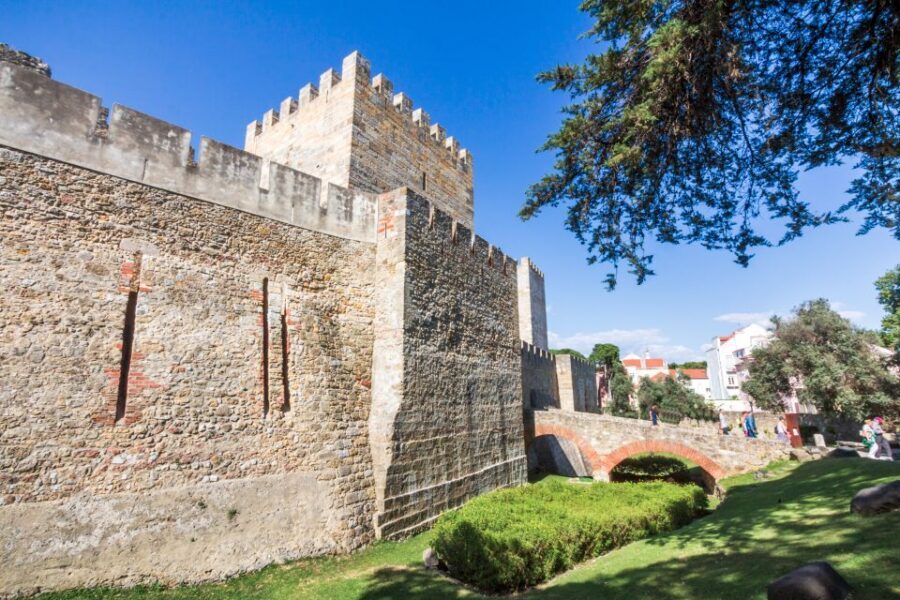 Lisbon: Sao Jorge Castle Skip-the-Line Ticket with Guide - Key highlights that matter before you go