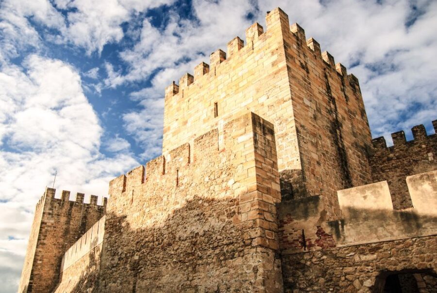 Lisbon: Sao Jorge Castle Skip-the-Line Ticket with Guide - The 15-Minute Orientation (That Can Turn Into More Walking)