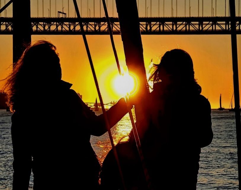 Lisbon: Scenic Day & Sunset Boat Tour with a Drink - Cristo Rei and Ponte 25 de Abril: the views that feel cinematic