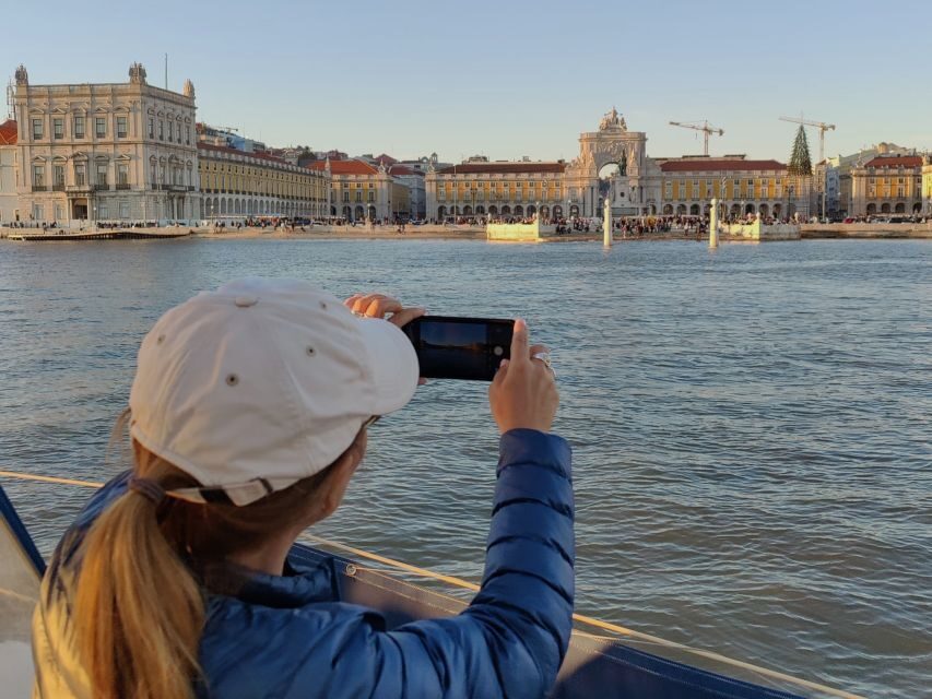 Lisbon: Scenic Day & Sunset Boat Tour with a Drink - From Praça do Comércio to Lisbon’s riverfront core