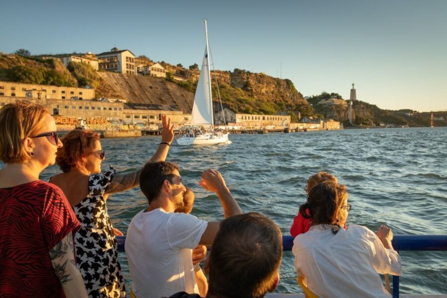 Lisbon: Sightseeing Boat Tour with Hop-On Hop-Off Option - Terreiro do Paço: The 18th-Century Landmark from the River