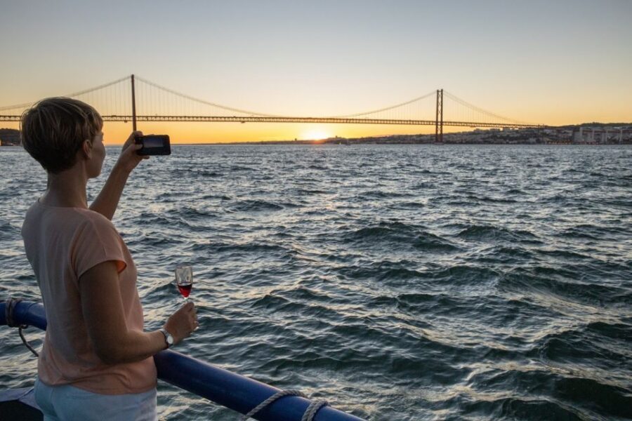 Lisbon: Sightseeing Boat Tour with Hop-On Hop-Off Option - The Hop-On Hop-Off Option: Freedom, But Confirm Your Ticket