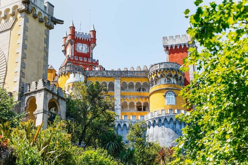 Lisbon: Sintra, Pena, Cabo da Roca, Cascais Tour with Pickup - Meeting point and minivan timing from Rossio
