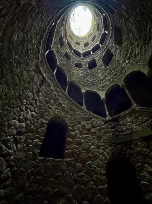 Lisbon: Sintra, Pena Palace, Moorish Castle & Regaleira Tour - Moorish Castle: The Hike to the Mind-Refreshing View