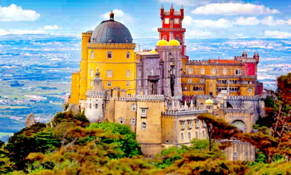 Lisbon: Sintra, Pena Palace, Quinta Regaleira, Cascais Tour - Sintra Village Break: Photos, Lunch, and Reset Time
