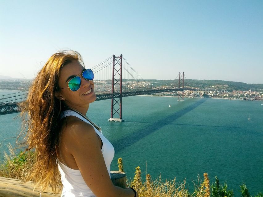 Lisbon: Sintra, Pena Palace, Quinta Regaleira, Cascais Tour - Sintra Palace Photo Stop: A Useful Pause for Quick Context