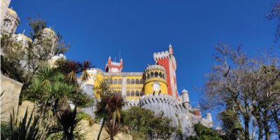 Lisbon: Sintra, Pena, Regaleira, Cabo da Roca & Cascais - Picking up your guide: where the day starts (and why it matters)