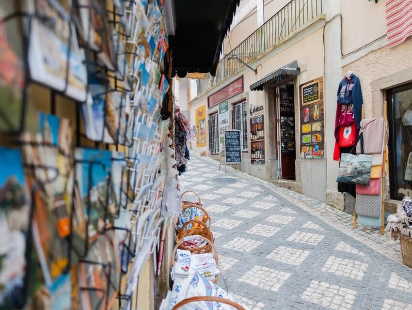 Lisbon: Sintra, Pena, Regaleira, Cabo da Roca & Cascais Tour - Logistics that can make or break the day