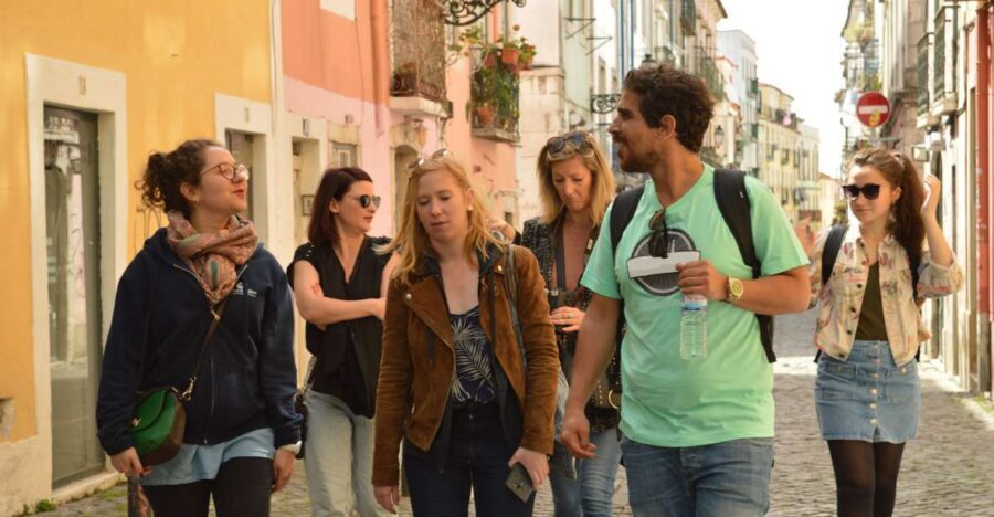 Lisbon: Starter Walking Tour to the highlights in German - Rossio Square North Fountain: Where your Lisbon day starts