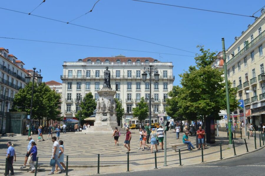 Lisbon: Starter Walking Tour to the highlights in German - What to expect from the pace, shoes, and stair level