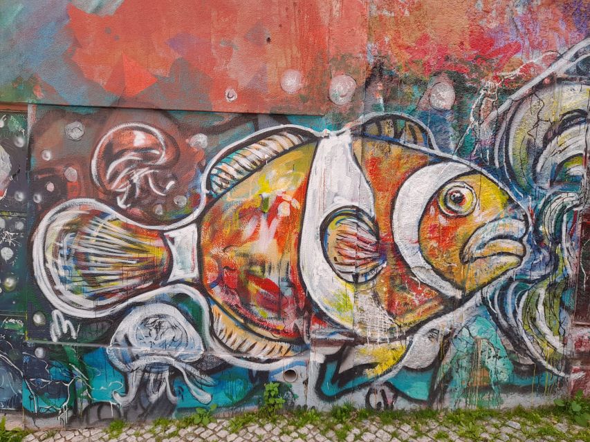 Lisbon Street Art Lovers Walk - Small group sizing, languages, and the walking reality