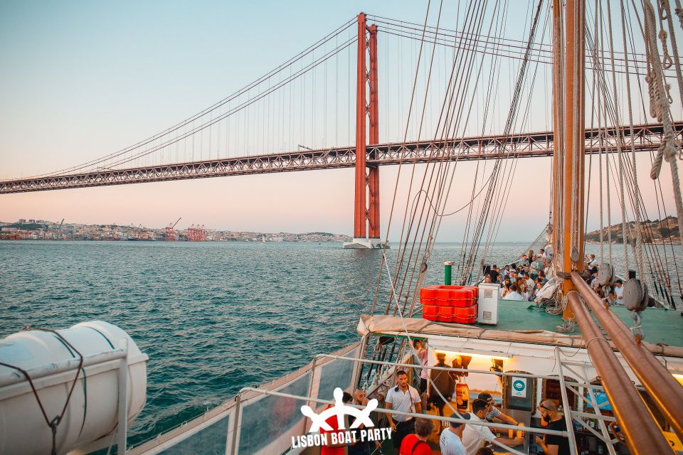 Lisbon: Sunset Boat Party with 2 Drinks and Free Club Entry - Key things I’d watch before booking