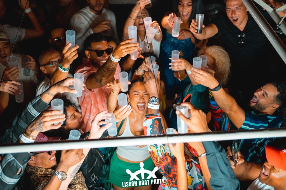 Lisbon: Sunset Boat Party with 2 Drinks and Free Club Entry - Getting to Cais da Rocha do Conde de Obidos and finding Principe Perfeito