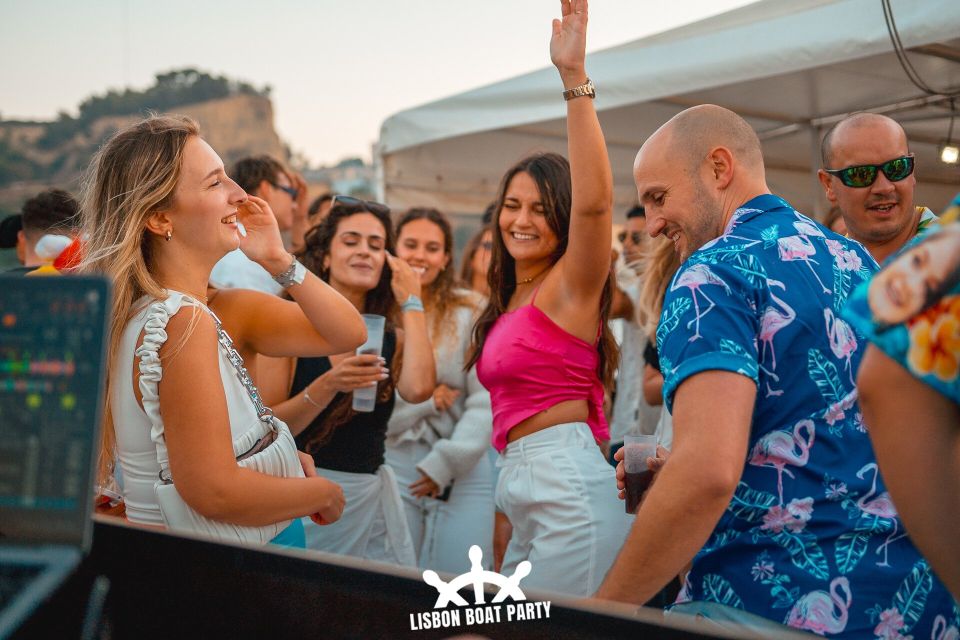 Lisbon: Sunset Boat Party with 2 Drinks and Free Club Entry - Belém and Terreiro do Paço: the early evening show