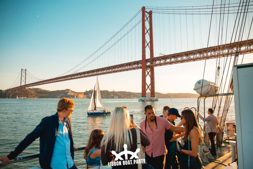 Lisbon: Sunset Boat Party with 2 Drinks and Free Club Entry - The DJ set: 7:00–11:00 PM (or earlier in fall) and how to set expectations