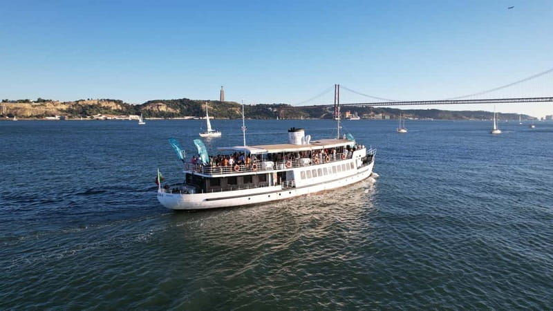 Lisbon: Sunset Boat Tour with Music and Drinks - Key highlights you’ll feel right away