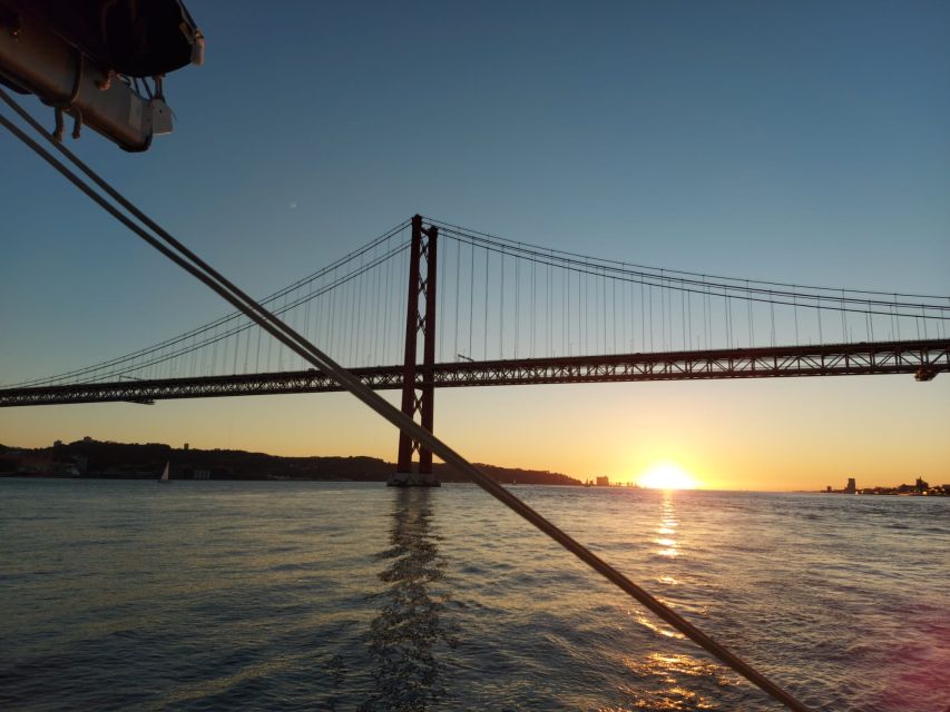 Lisbon: Sunset Catamaran Cruise with Drinks - Drinks, Blankets, and Photos: How to Enjoy It Without Overthinking