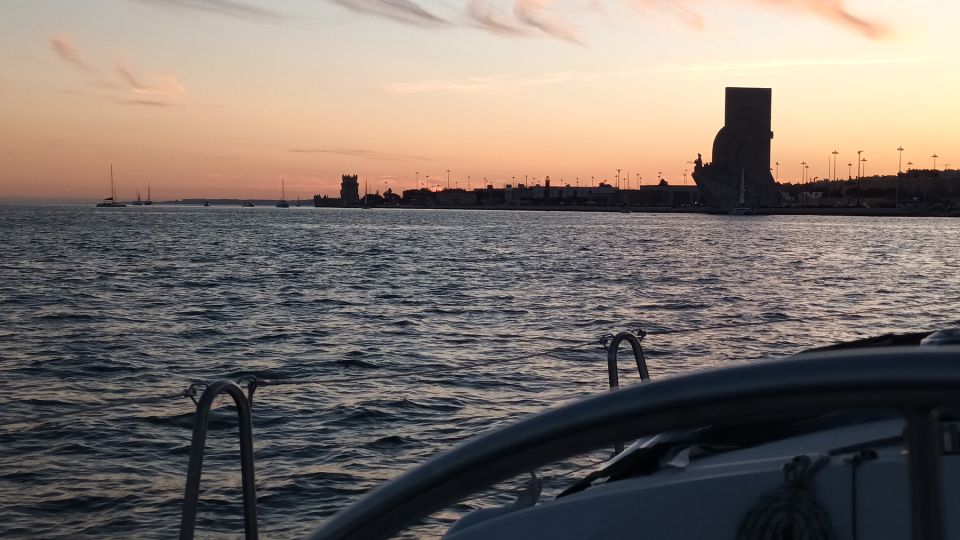 Lisbon: Sunset Cruise on The Tagus River with Welcome Drink - The welcome drink: included, easy, and good for the first 30 minutes