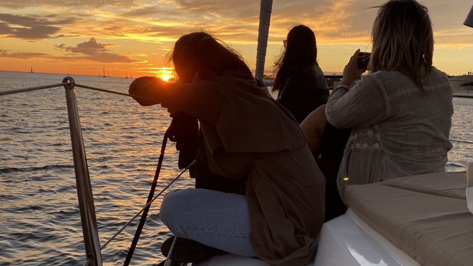 Lisbon: Sunset Cruise with Drinks and Snacks - Drinks, snacks, and the smartest food plan for a 2-hour cruise