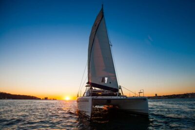Lisbon: Sunset Cruise With Drinks on Spacious Yacht - Meeting at Mercedes-Benz Oceanic Lounge: easy boarding, no fuss