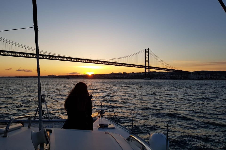 Lisbon: Sunset Cruise With Drinks on Spacious Yacht - Back toward the harbor: the 25 de Abril Bridge shot you’ll remember