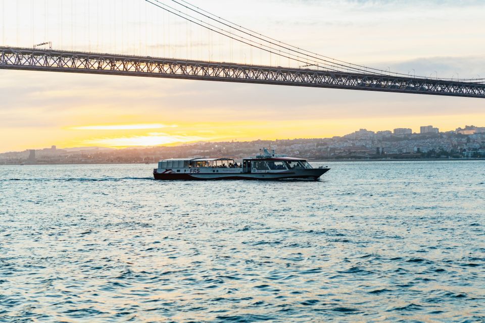 Lisbon: Sunset Cruise with Welcome Drink and Snacks - Key moments that make this cruise worth your time