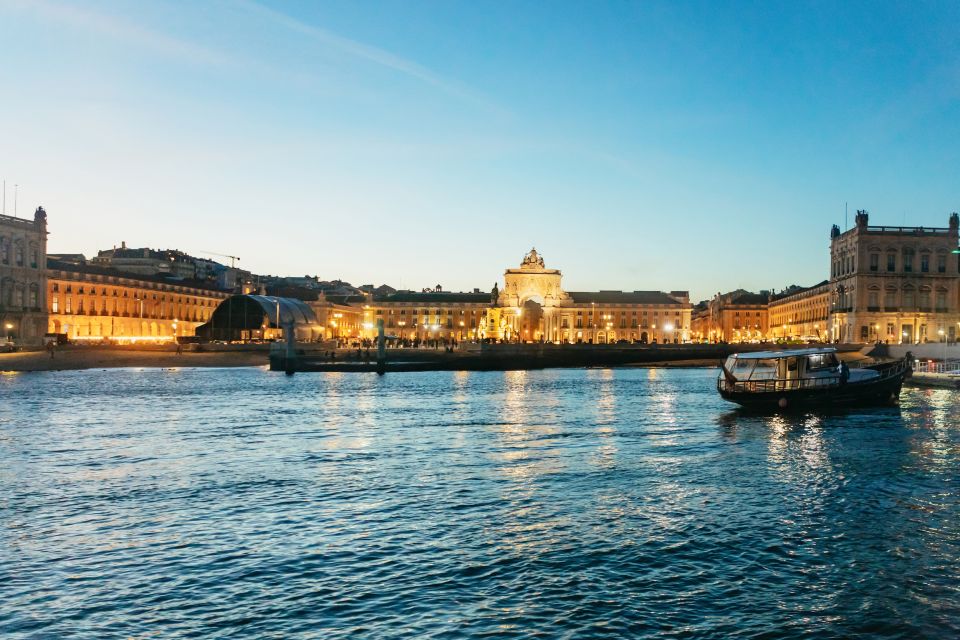 Lisbon: Sunset Cruise with Welcome Drink and Snacks - The Audio Guide Reality: App Voice, Screens, and How Much You’ll Hear