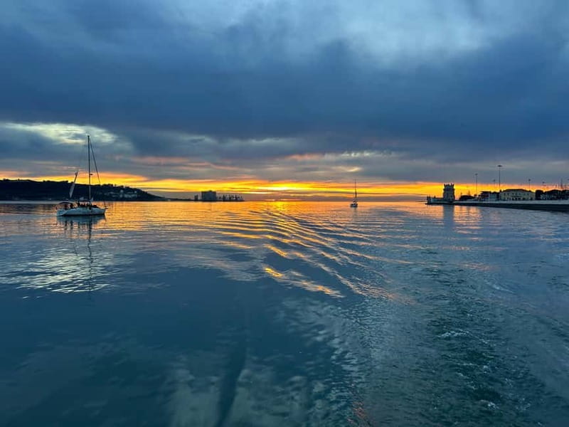 Lisbon: Sunset Sailing Boat Tour with Drinks - Key highlights to know before you go