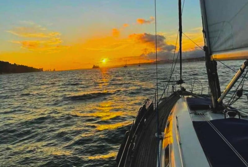 Lisbon: Sunset Sailing Boat Tour with Drinks - Who this Lisbon sunset sail is best for