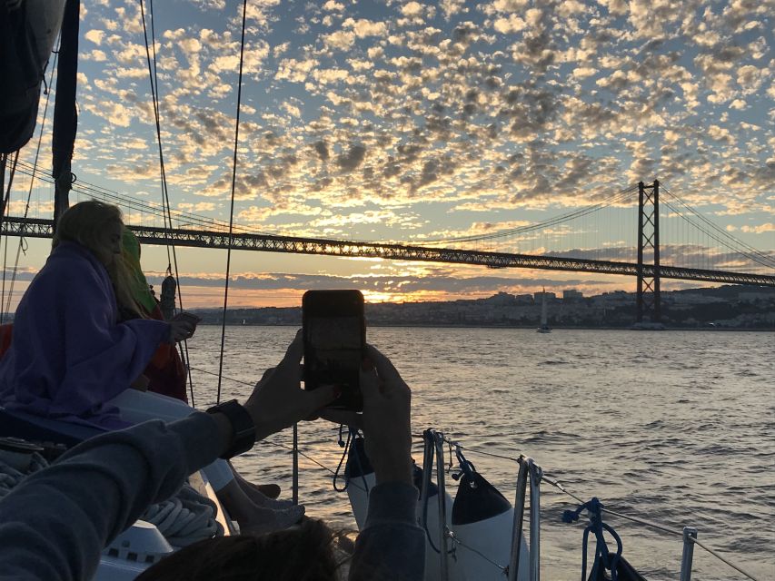 Lisbon: Sunset Sailing Cruise with Wine - FAQ