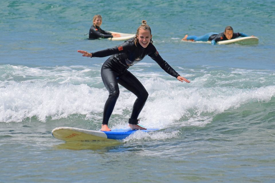 Lisbon: Surf Lesson - Getting to Carcavelos Beach and meeting Lisbon Surfaris by Bar o Moinho