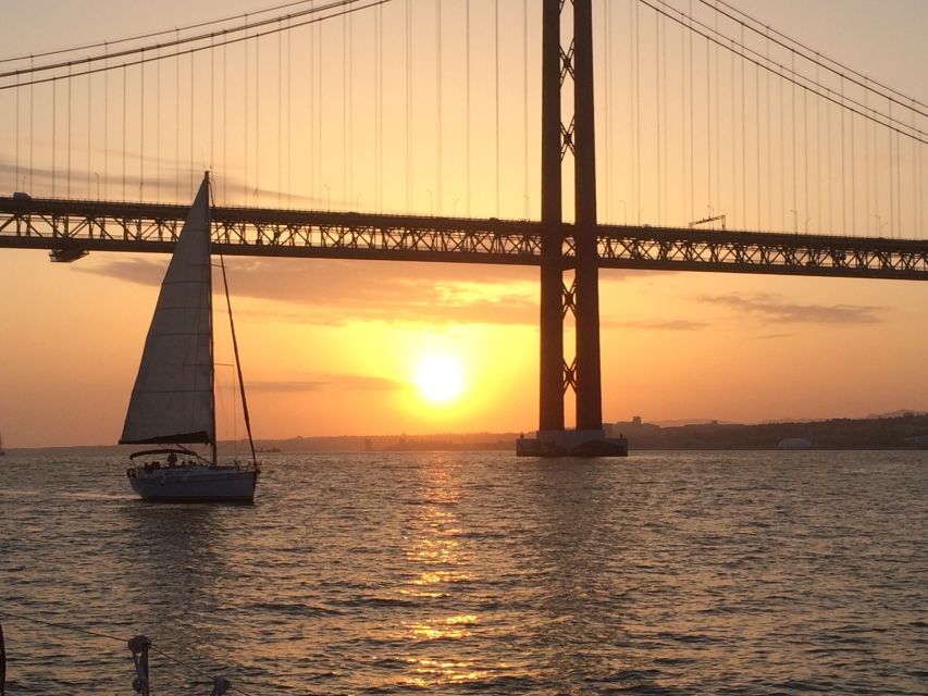Lisbon: Tagus River Cruise, Morning, Day, Sunset, or Night - Castle Quarter and Alfama from the river: seeing the hills the right way