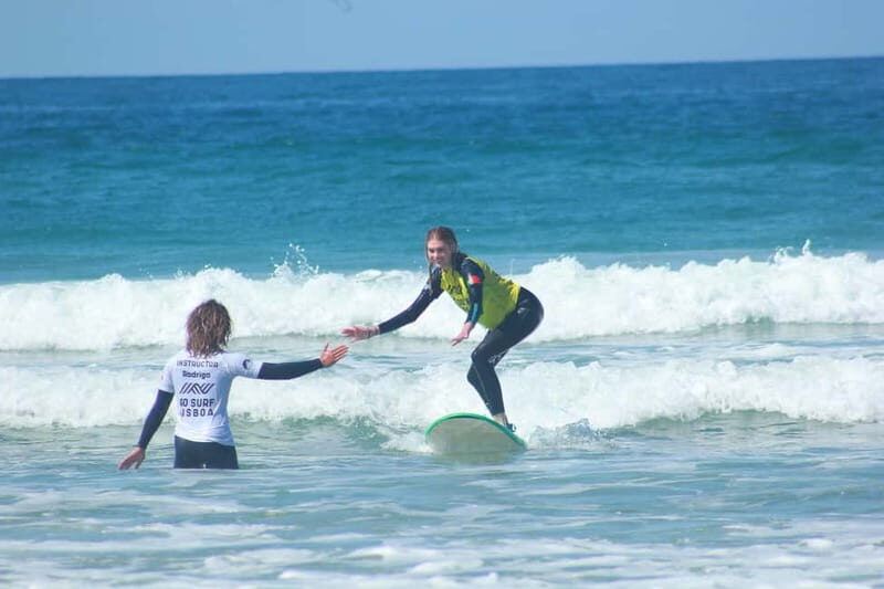 Lisbon: The Surf Instructor - surf lessons with transfer - The small-group format: a 1-to-5 ratio you can feel