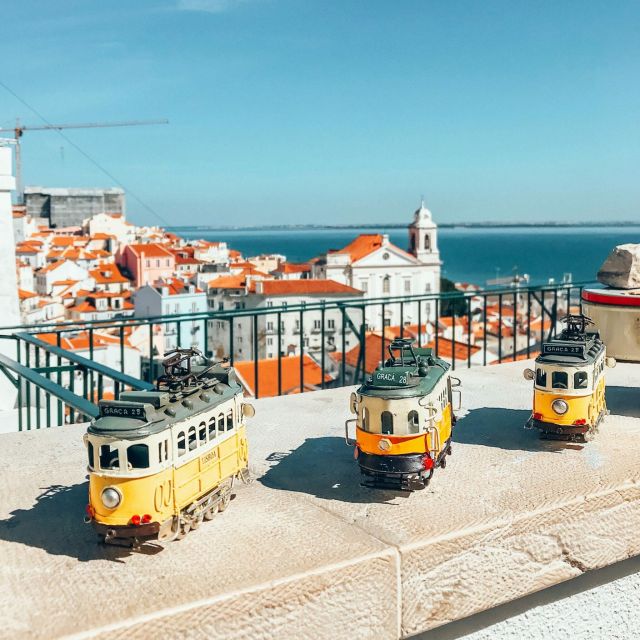 Lisbon: Tram 28 Entry Ticket & Audio Guide with 24-Hour Pass - Queues and crowd reality: the one drawback you should plan for