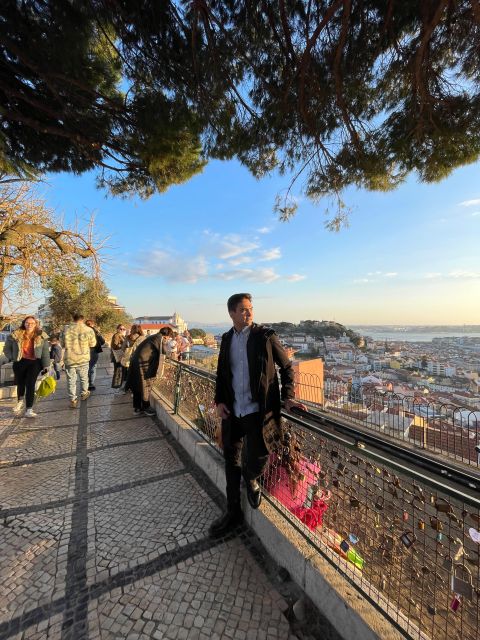 Lisbon: Tuk Tuk with hotel pick up and the best of old city - Hotel pickup to Praça do Comércio: the stress-free “old city” format
