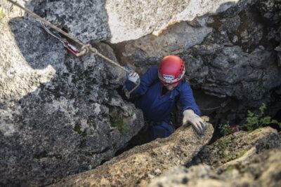 Lisbon: Via Ferrata Setubal's Arrábida Natural Park - Entering the Fenda da Arrábida: caves, high walls, and that real-rock feel